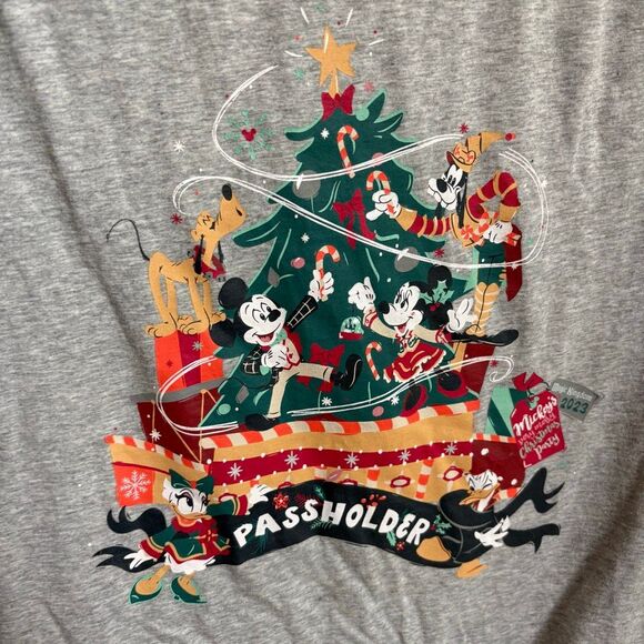 Disney Very Merry Christmas Party Annual Passholder 2023 T-shirt Adult L Great P - Picture 2 of 6
